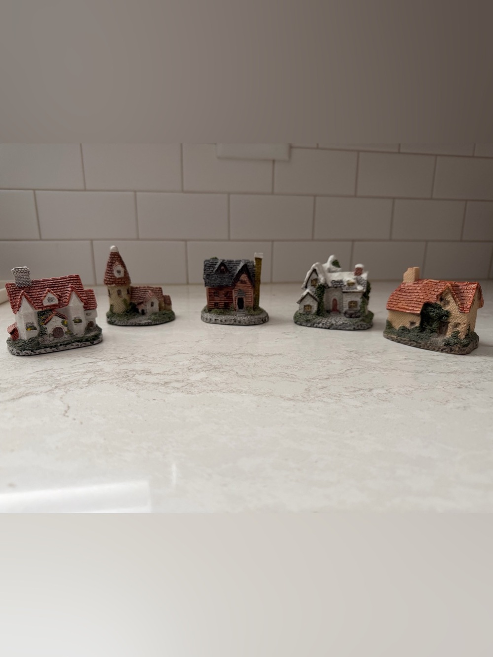 Set of 5 Vintage 1987 Museum collections miniature village cottages